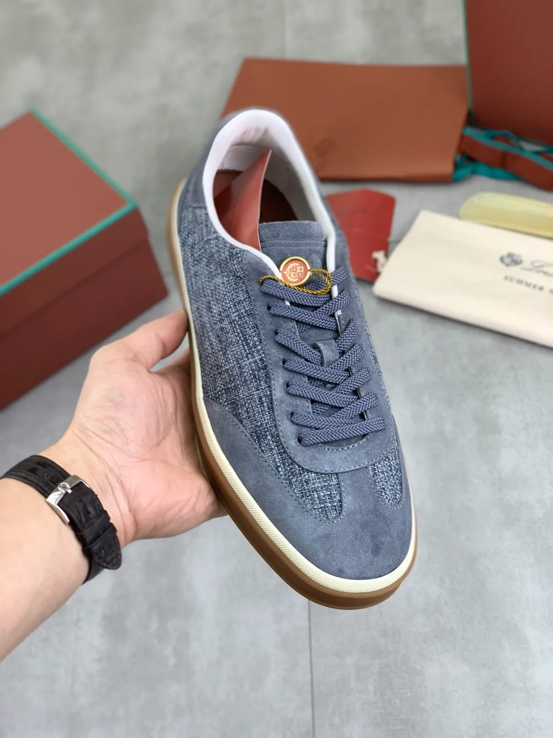 Men's Men's Shoes 💰P560 New Style 💰 The latest casual shoes Loro Piana 💯 Top grade 💯 Buy the original copy 💯 Founded the existing Loro Piana company on April 24, 1924. It is now the sixth generation of family business, providing the best quality products to customers who are discerning about taste and quality. Imported original fly woven fabrics with cowhide fabrics, plain calfskin lining, hand-stitched threads with cowhide feet, original packaging, high-end outsole, size: 38-45 (custom-made for 46), 7️⃣ colors available